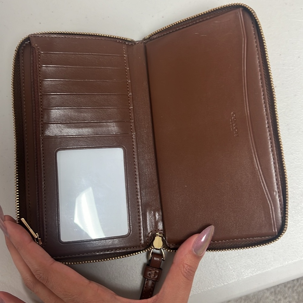 Coach wristlet - Picture 4 of 6